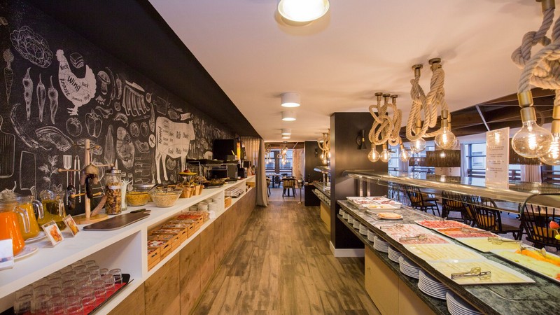 Middagsbuffé på Centric Atiram hotell Middagsbuffé på Centric Atiram hotell